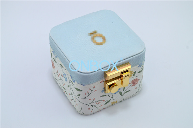 Printing Leather W / Elegant Luxury Packaging Boxes Metal Lock For Bottles