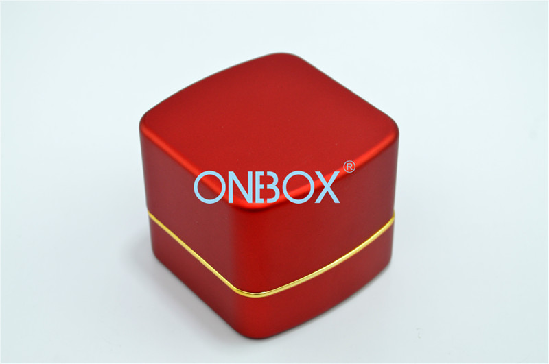 Luxury Rubber Painting LED Jewellery Display Box For Necklace Shops