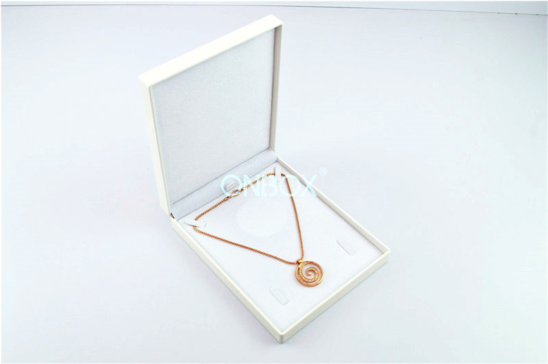 Big Necklace PU Leather Jewelry Boxes In White , Gift Packaging Boxes