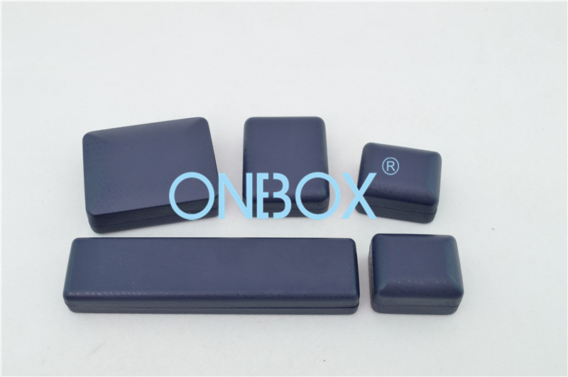 Custom Sizes Blue Luxury Jewelry Packaging Boxes Embossed PU With Metal Hinge Closure
