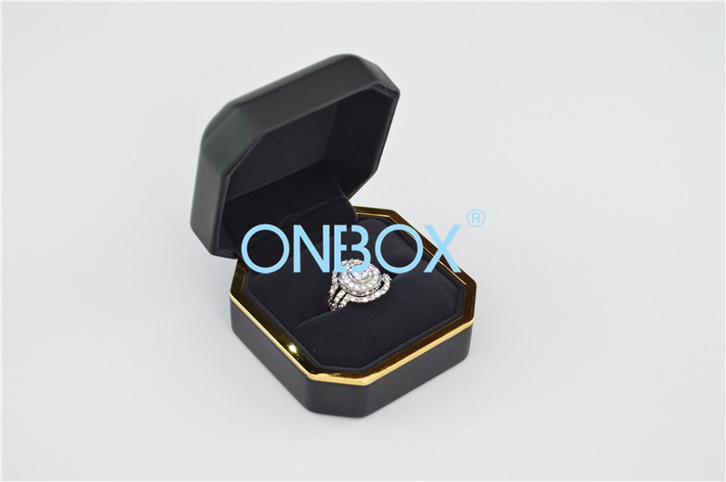 Luxury Leather Jewelry Boxes For Single Finger Ring With LED , Light Box Display Box​ 