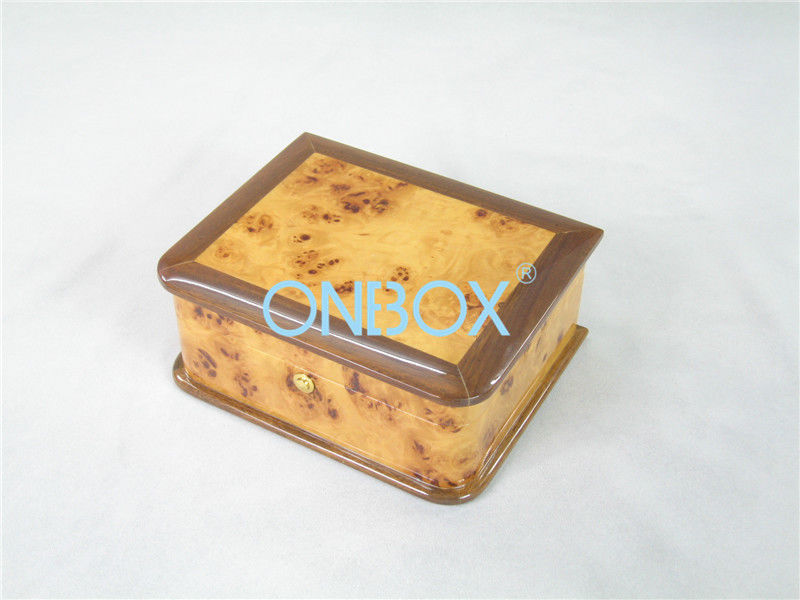 Vintage High Glossy Wooden Cigar Boxes , Custom Cigarette Boxes With Nature Wood Finish , W / Humidifier And Hygrometer