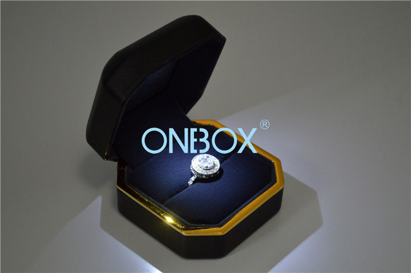 Octagon Shape Luxury Packaging Boxes With Hight Light  , LED Jewelry Box For Single Ring